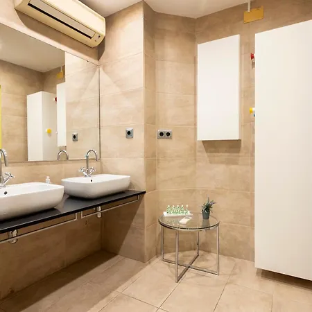 Sata Sagrada Familia Area Apartman *